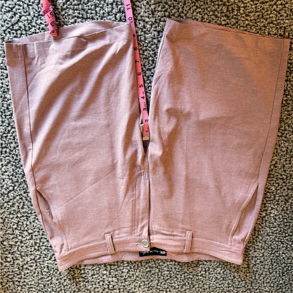 Travis Mathew Golf Shorts - Picture 1 of 2